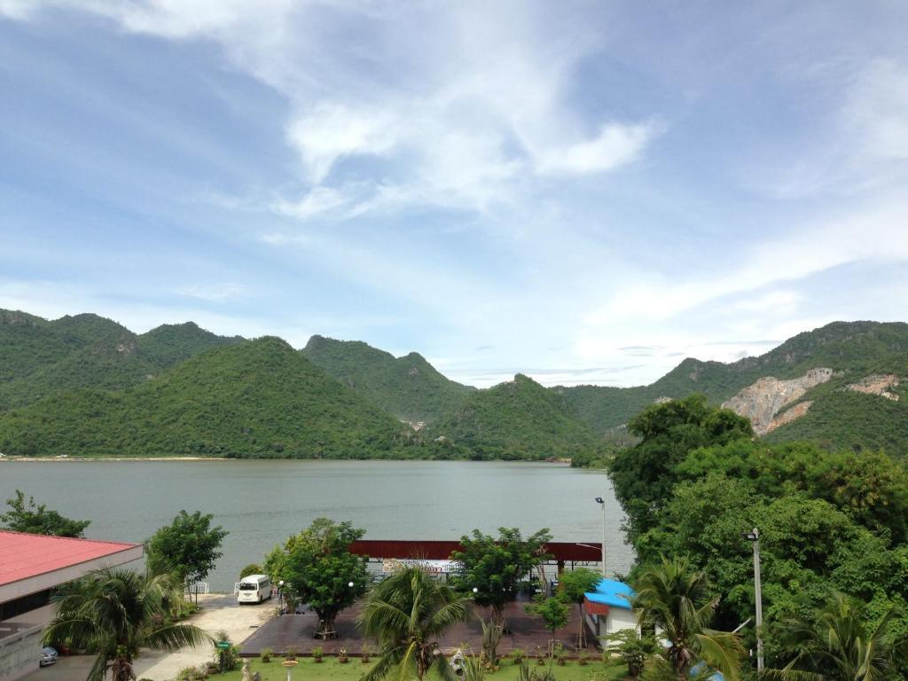 Hotel Kan Kanchanaburi Chambre photo