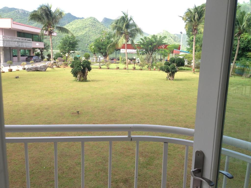 Hotel Kan Kanchanaburi Extérieur photo