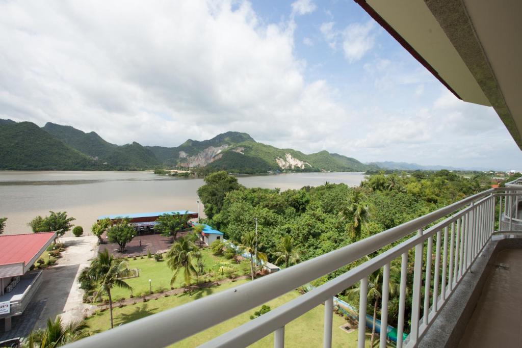 Hotel Kan Kanchanaburi Chambre photo
