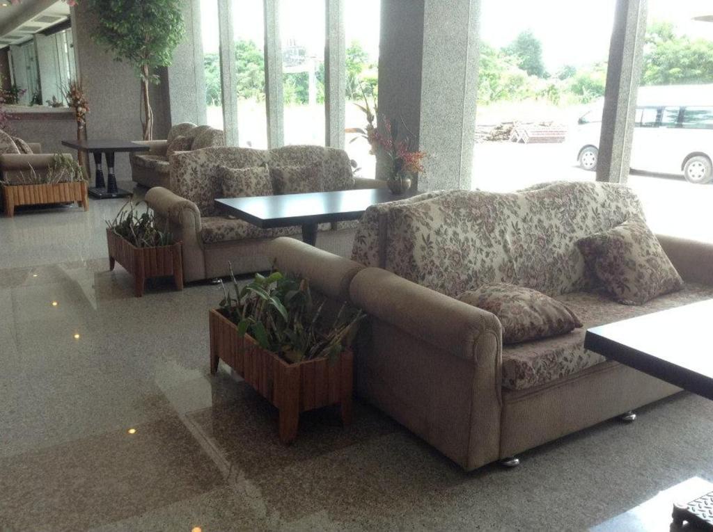 Hotel Kan Kanchanaburi Extérieur photo